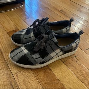 Tom’s Women’s 8 Plaid Shoes